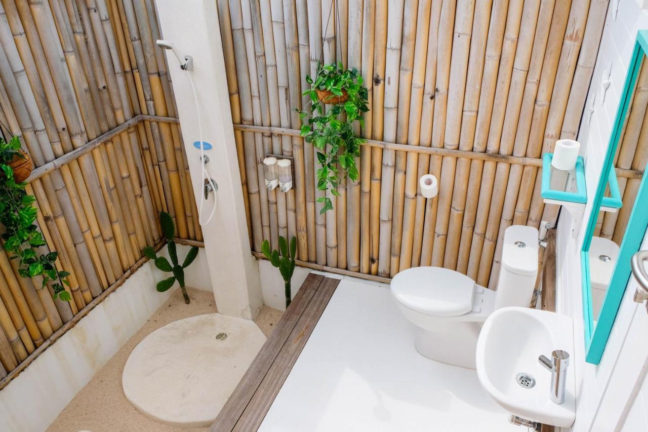 Le Pirate Gili Meno - Adults Only Hotell Exteriör bild