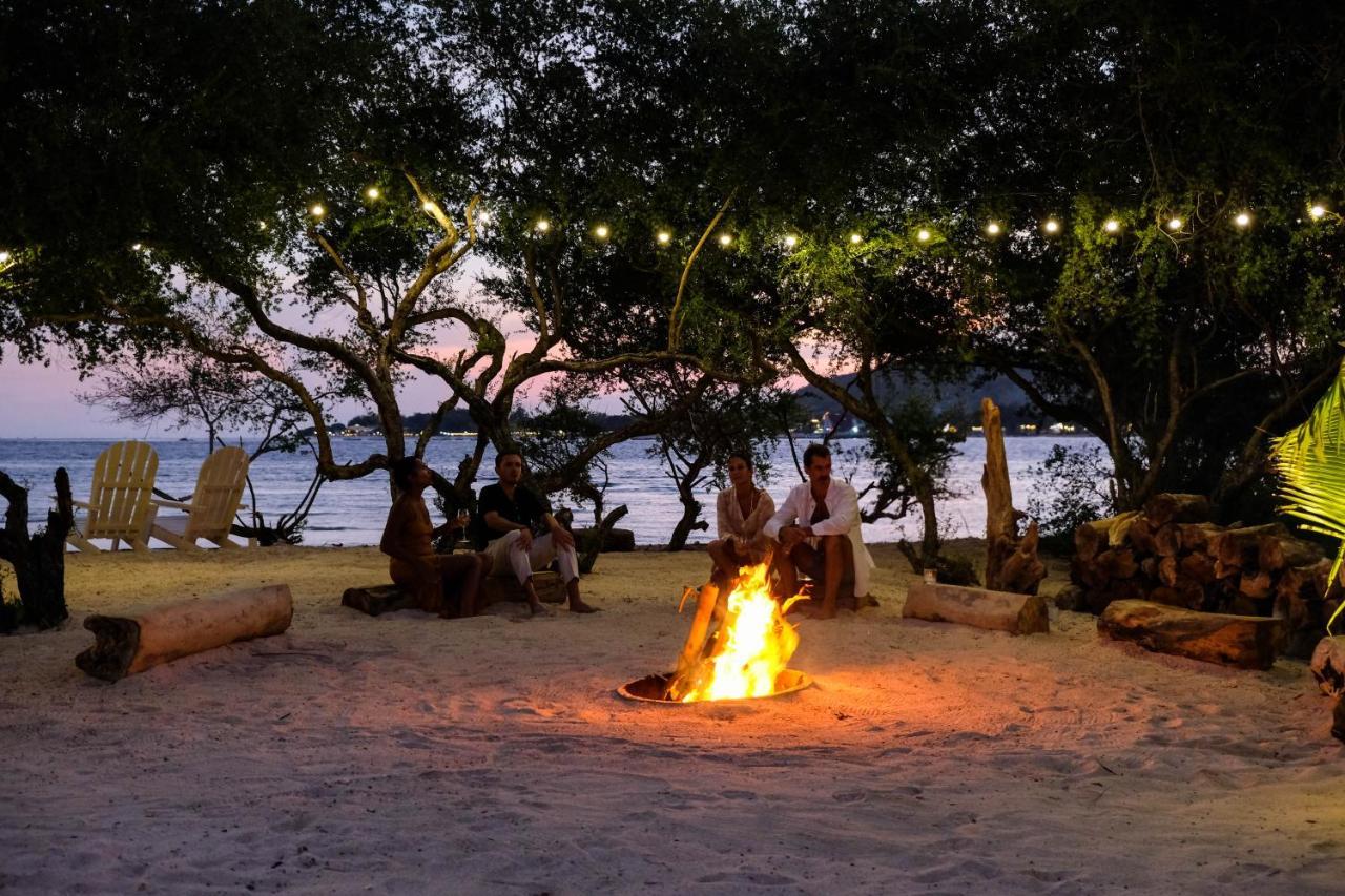 Le Pirate Gili Meno - Adults Only Hotell Exteriör bild
