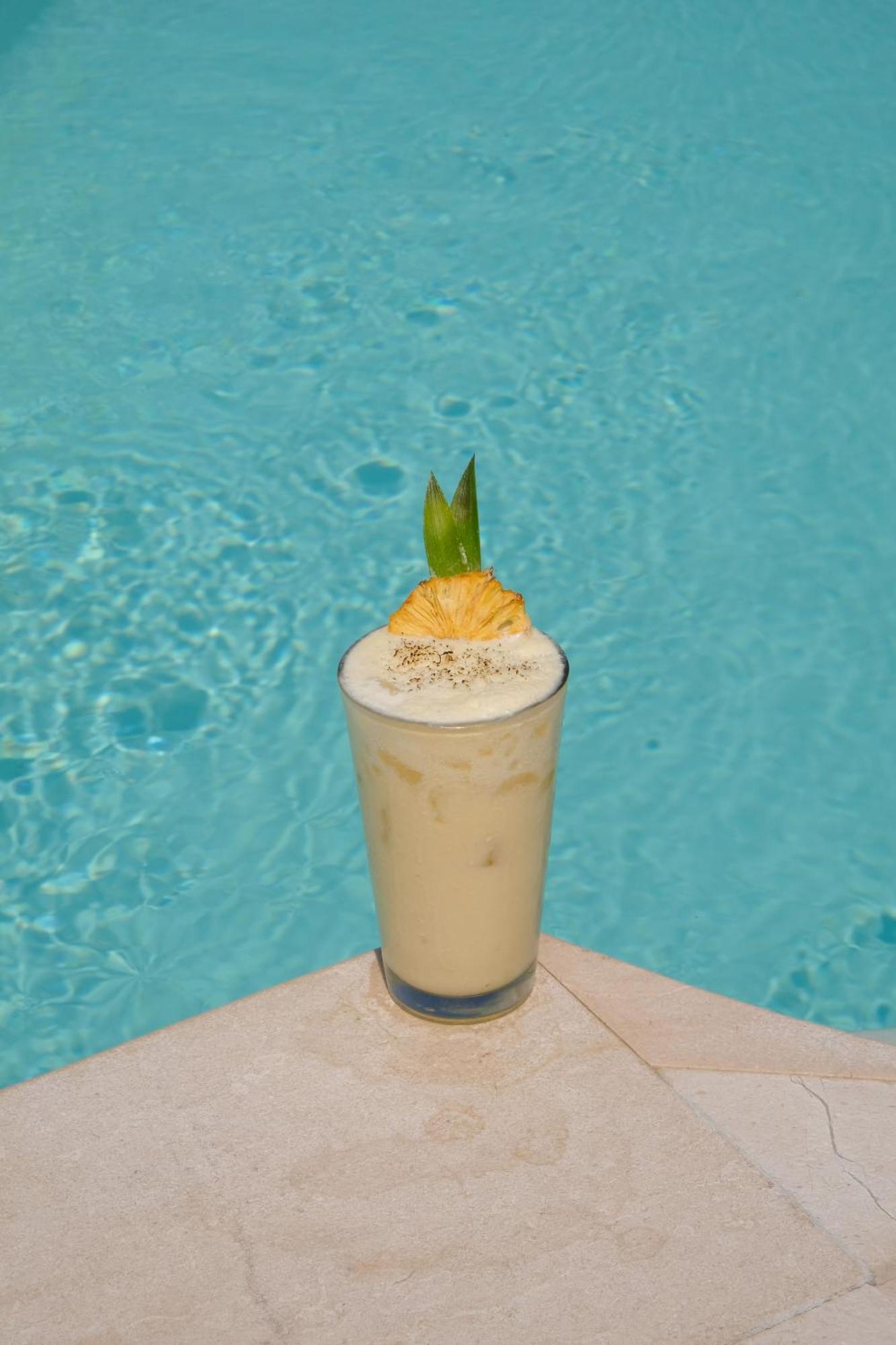 Le Pirate Gili Meno - Adults Only Hotell Exteriör bild