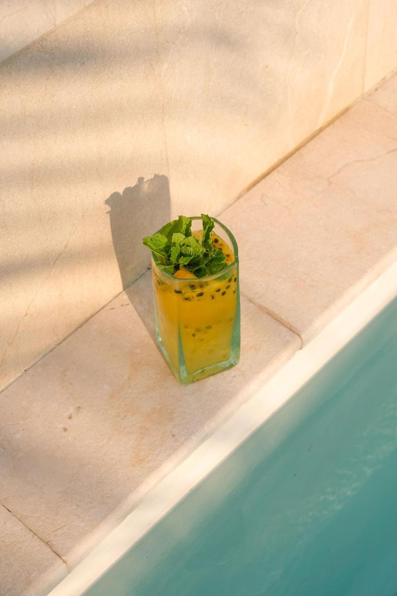 Le Pirate Gili Meno - Adults Only Hotell Exteriör bild