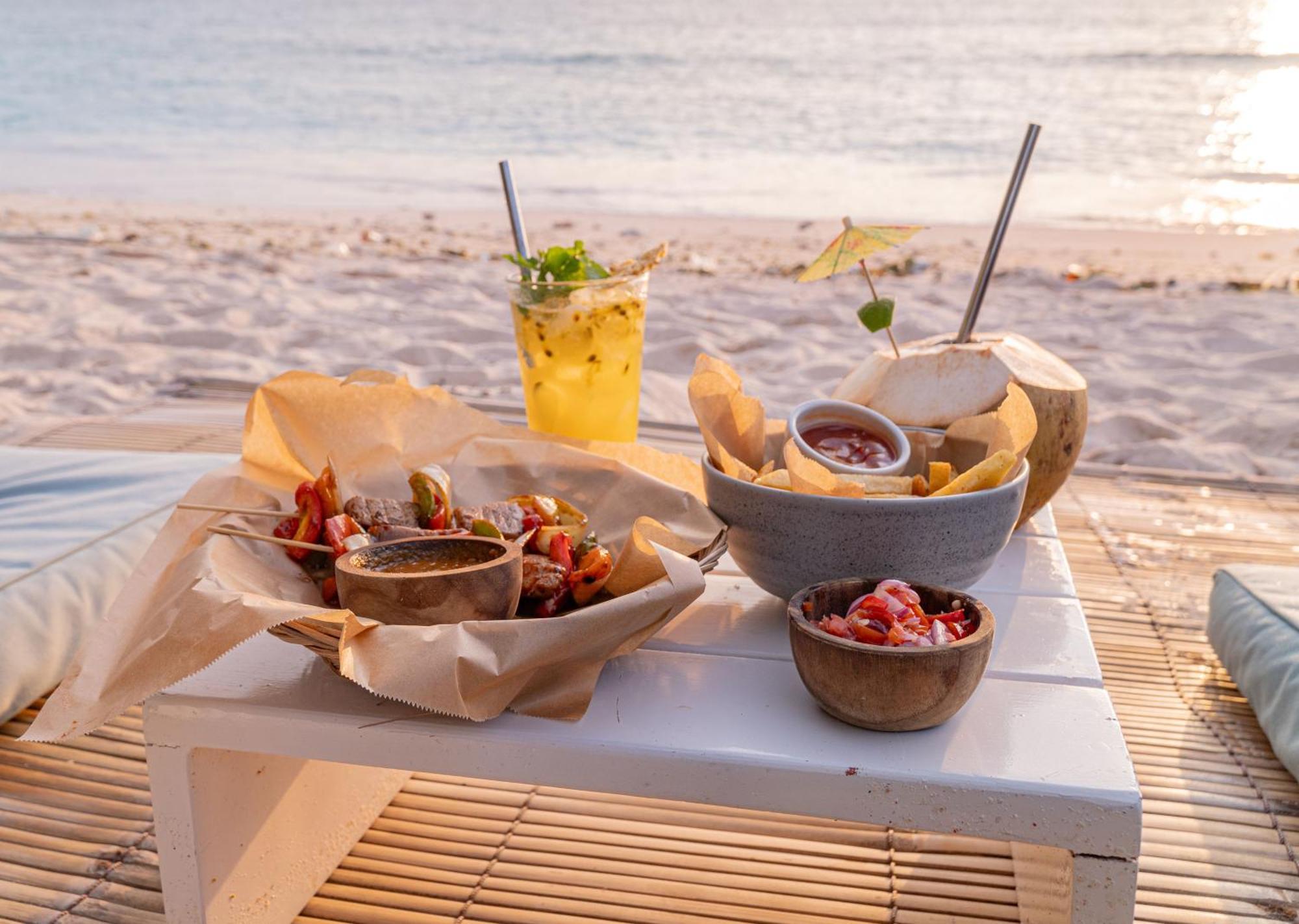 Le Pirate Gili Meno - Adults Only Hotell Exteriör bild
